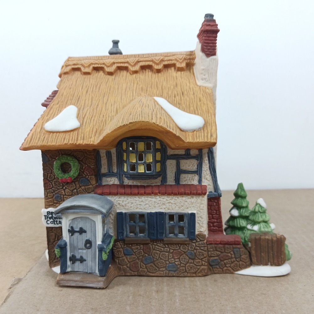 Dept 56 Dickens Village Betsy Trotwoods Cottage 1989 Lit House 5556-5
